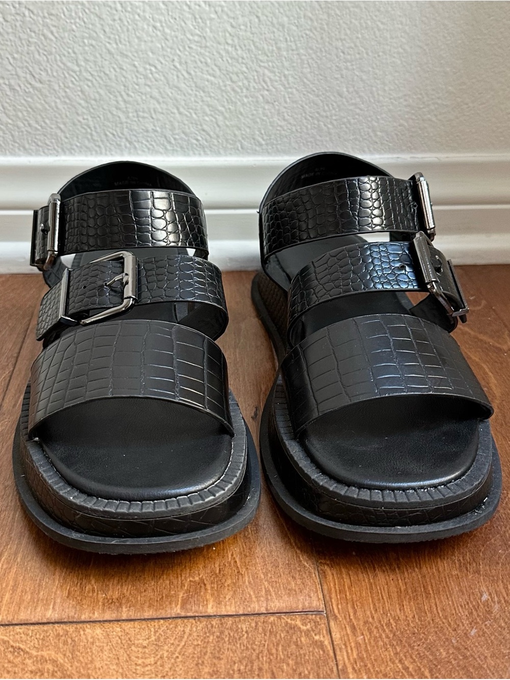 Topshop Phoenix Chunky Buckle Strap Sandal in Black Croc Size 8